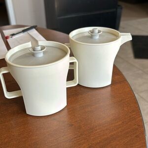 Tupperware cream and sugar